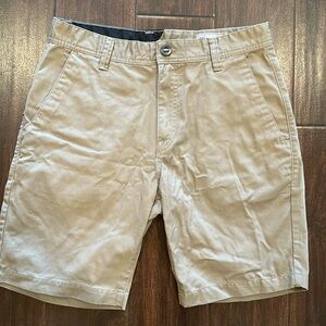 Volcom khaki casual size 32